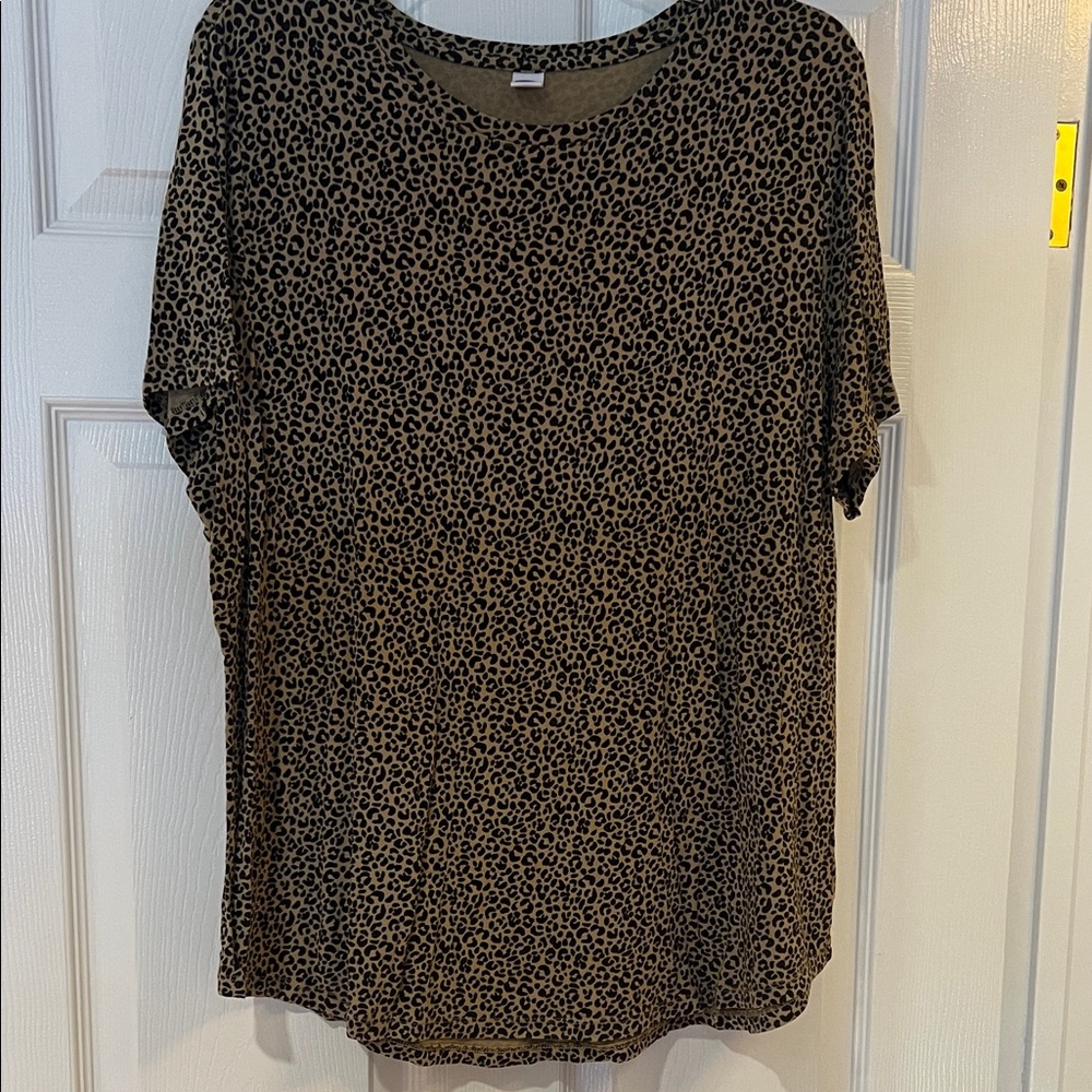 Old Navy Black and Tan Leopard Print Short Sleeve Top